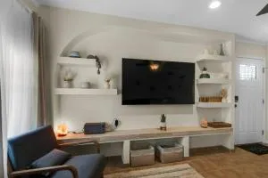 Private oasis, Pool, Downtown PNS & Beach 3BR-2,5BT - Whitfield