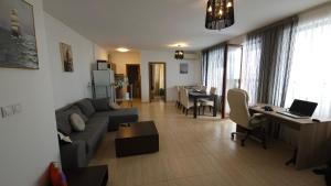 Complex Top Apartment