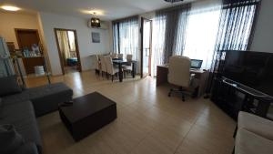 Complex Top Apartment