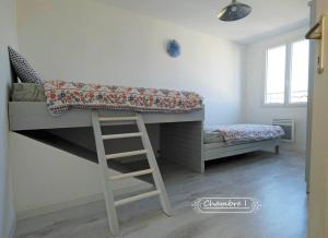 Maison confortable à 10 km des plages de la Méditerranée au bord du village pittoresque