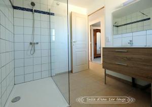 Maison confortable à 10 km des plages de la Méditerranée au bord du village pittoresque