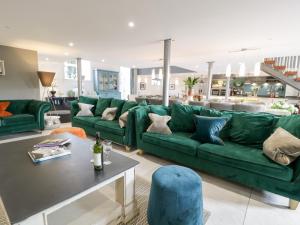 Capel Mawr, Basement 19