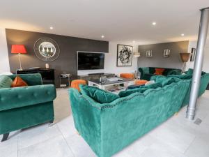 Capel Mawr, Basement 19