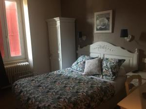 Hotels HOTEL LES MARRONNIERS : photos des chambres