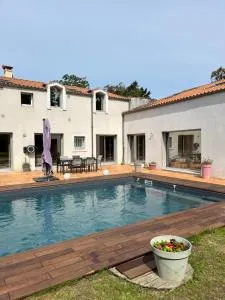 Chambre double avec salle de bain et toilettes séparés , Kitchenette partagée - Cité de Port-Neuf