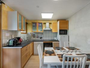 Appartement moderne avec balcon, wifi, accès pistes à Courchevel - FR-1-563-84