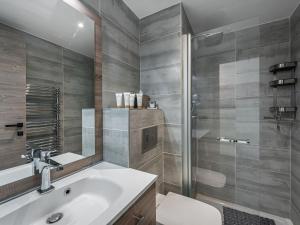 Appartement avec Jacuzzi et Parking à Courchevel - FR-1-563-106