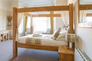 18 craigmillar park adults only