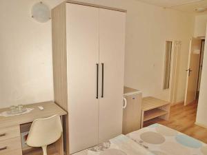 Rab Elizabeta rooms first line to the sea