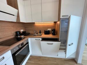 Contemporary Apartment with Stunning Views 20