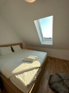 Contemporary Apartment with Stunning Views 20