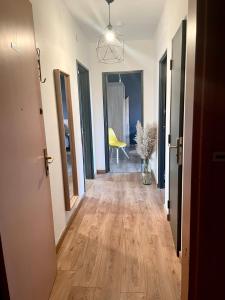 Appartements 2 p. parking gratuit 8 mn a pied du centre ville : Appartement 1 Chambre