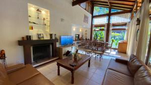 Casa Fauna e Flora, Cuiabá Itaipava, 4 quartos, piscina, muito verde e quadra de tênis em condomínio fechado