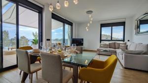 ALLONBAY sea front luxury penthouse