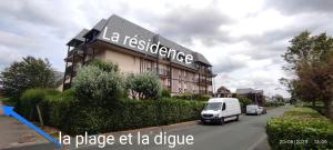 Appartements Le VIP cabourg,200m de la plage et de la promenade Marcel Proust,600m du centre, agreable F2 en rez de jardin : photos des chambres