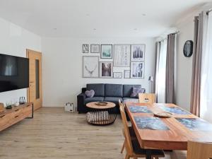 Apartment with Mountain View