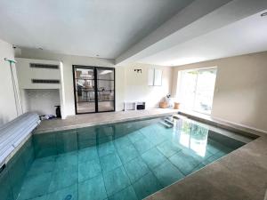 Villas Maison calme et detente, piscine interieure, 10 personnes : photos des chambres