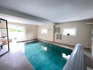 Villas Maison calme et detente, piscine interieure, 10 personnes : photos des chambres