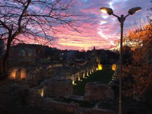 Roman Thermae 2bdrm Sunny Apartment