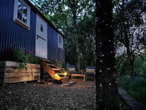 Cornwall Woodland Shepherd's Hut - Dennis Hut