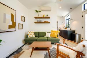 Redwood City Escape with Big-Screen TV!