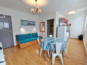 Appartements L'Isard, T2, centre Luchon, wifi, ascenseur, casier a ski : photos des chambres