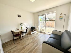 Appartements Joli T2 refait a neuf - Terrasse - 5min des plages : photos des chambres