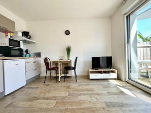 Appartements Joli T2 refait a neuf - Terrasse - 5min des plages : photos des chambres