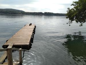 AP do LAGO, com Churrasqueira privativa , cozinha , internet no ap, rampa barco e jet, pesqueiro - B101