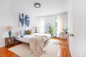 Apartment room in 444-3E Contemporary 1BR in Hell's Kitchen