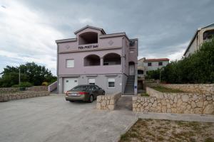 Apartments with a parking space Maslenica, Novigrad - 21404 
