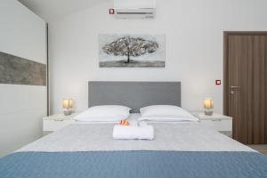 Apartments with parking space Maslenica, Novigrad - 21404