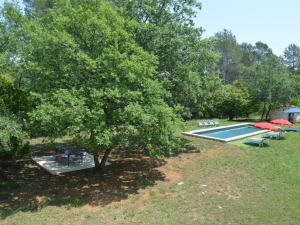 Maisons de vacances Nice holiday home in Saint Paul en For t with pool : photos des chambres