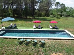 Maisons de vacances Nice holiday home in Saint Paul en For t with pool : photos des chambres