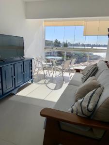 Apartamento vista do mar, pé na areia e águas tranquilas, no cento de Guarapari