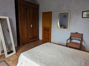 Maisons de vacances Gite de charme 17eme s. avec jardin clos, proche foret et Aubeterre, internet fibre, animaux OK - FR-1-653-42 : photos des chambres