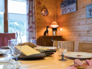 Chalet chaleureux à La Tania - 10 pers, parking, skis aux pieds - FR-1-575-31