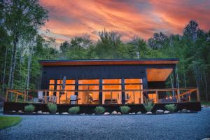 KALLM Mont-Tremblant luxury chalet with sauna, hot tub, private beach & pond on 8acre estate