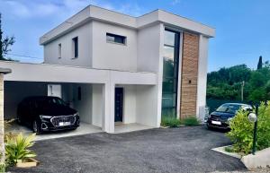 Villas Villa californienne a 10 minutes a pied du centre-ville : photos des chambres