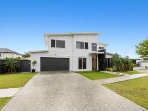 Sunrise Mansion with Pool
