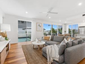 Sunrise Mansion with Pool