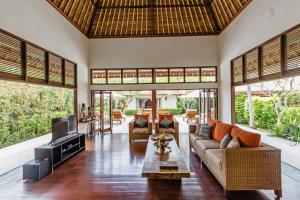 Villa Sasoon, 100 mt to Beach