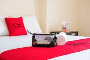 RedDoorz Syariah @ Jatiwangi Guest House 2 Cafe & Resto - Jatiwangi