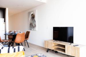 1 BRM, Southbank, Next to Crown, King Bed