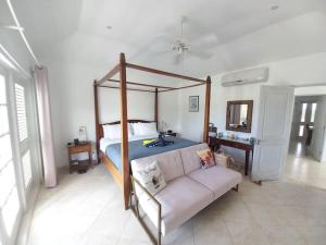 Modern 3 bed, plunge pool and gated community