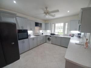 Modern 3 bed, plunge pool and gated community