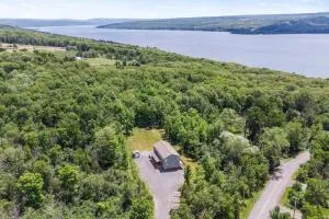 Hot Tub! LRG Home! Sleeps 24!Near Ithaca! Dogs OK - Himrod