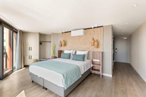 Junior Suite with Sea View room in Suites Boulevard 17
