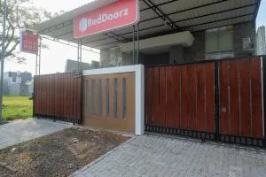 RedDoorz near Kawasan Bandara Ahmad Yani Semarang 2 - Kalibanteng-lor