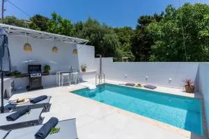 Villa Venetia with Jacuzzi - Lambiní